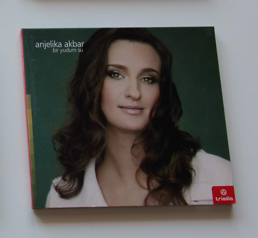 Anjelika Akbar - Su