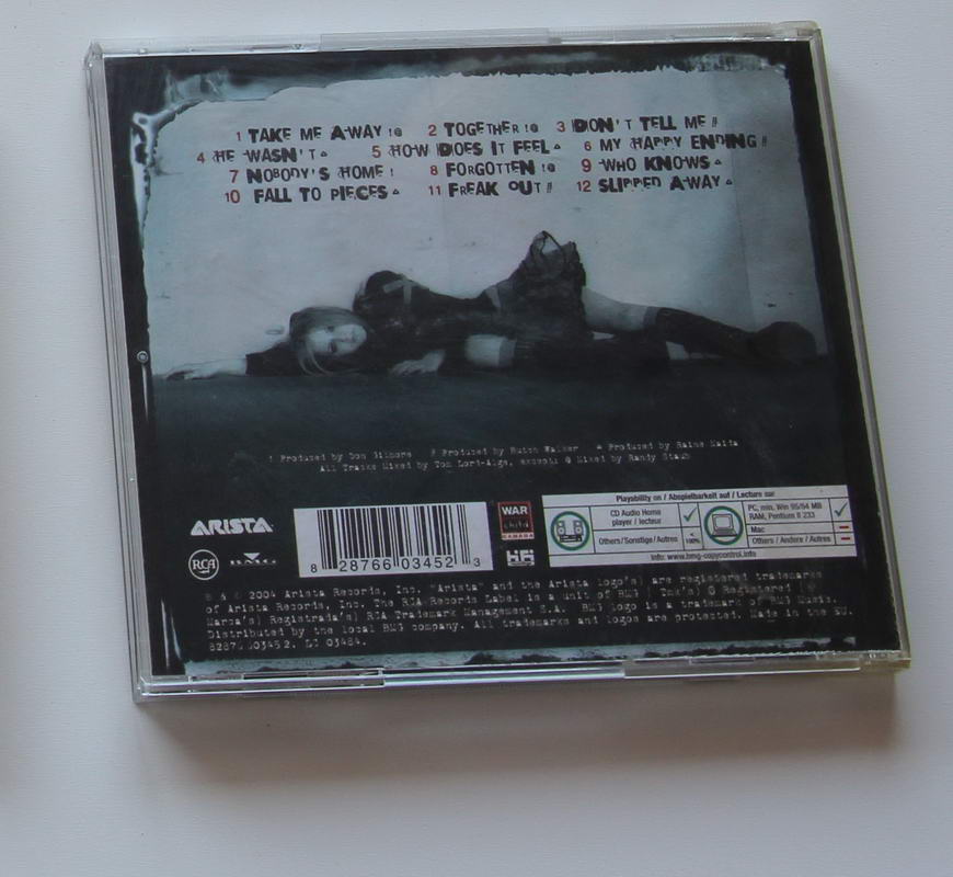 Avril Lavigne - Under My Skin Arka