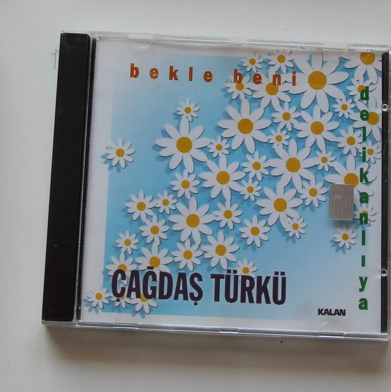 Çağdaş Türkü - Bekle Beni Delikanlıya