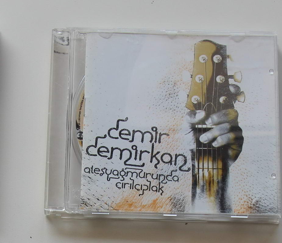 Demir Demirkan - Ateş Yağmurda Çırılçıplak