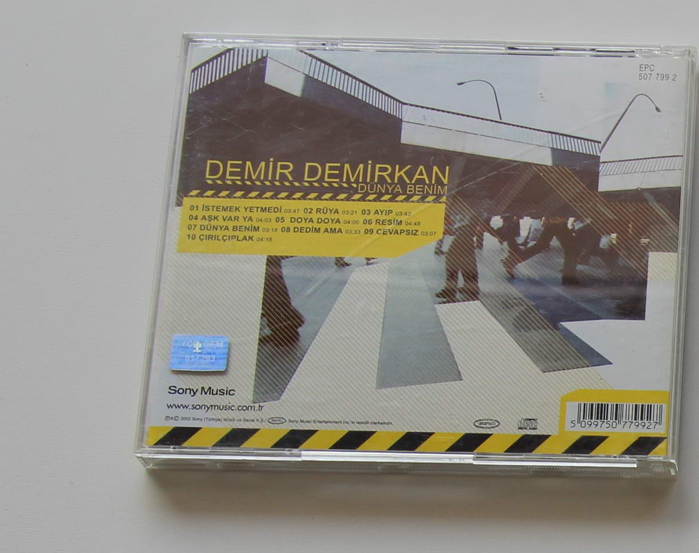 Demir Demirkan - Dünya Benim Arka