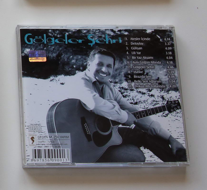 Efkan Şeşen  - Gölgeler Şehri Arka