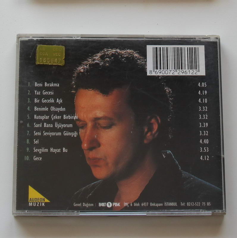 Ercan Akbay - Kuraldışı Öyküler Arka