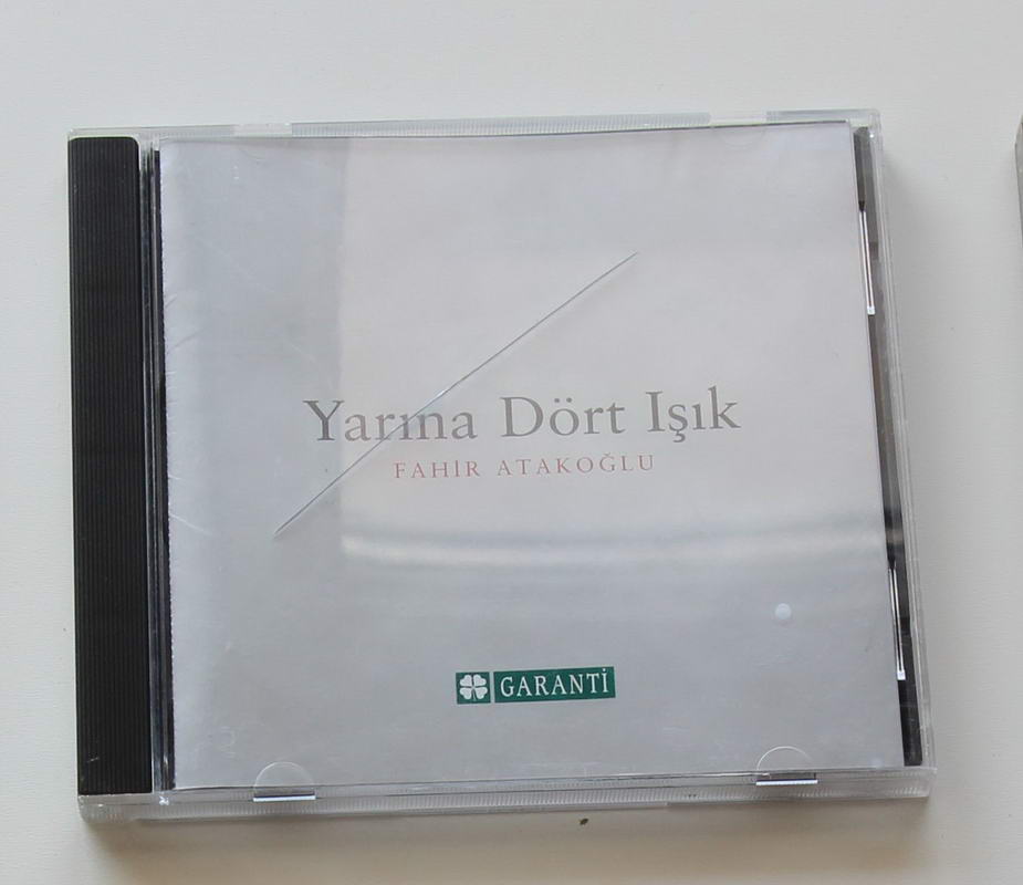 Fahir Atakoğlu - Yarına Dört Işık