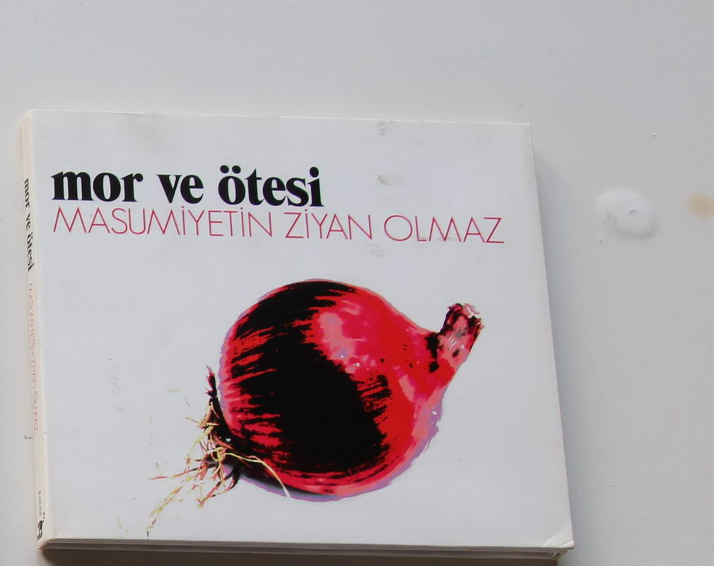 Mor ve Ötesi - Masumiyetin Ziyan Olmaz