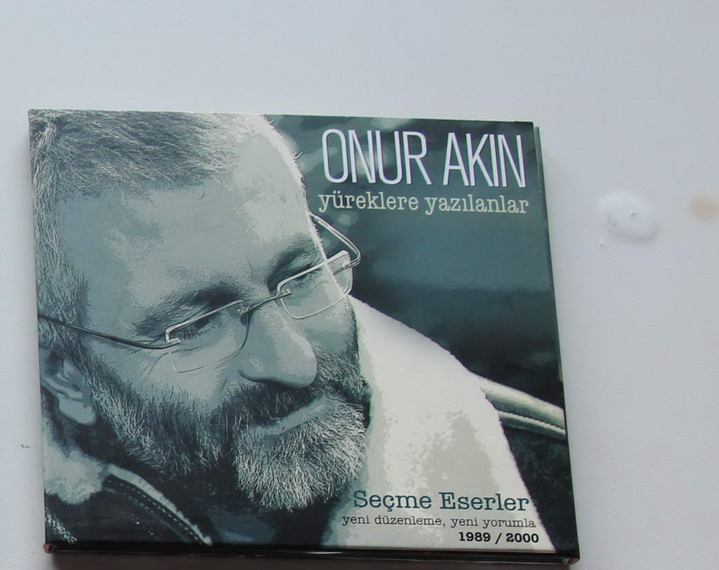 Onur Akın - Yüreklere Yazılanlar