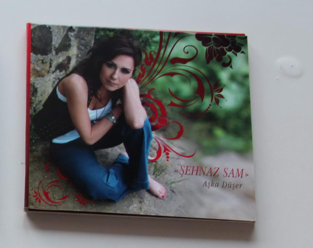 Şehnaz Sam - Aşka Düşer