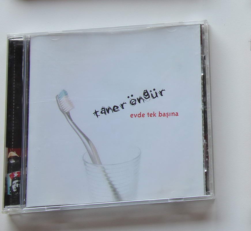 Taner Öngür - Evde Tek Başına