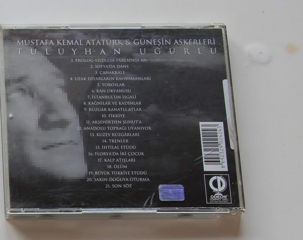 Tuluyhan Uğurlu - Mustafa Kemal Atatürk & Güneşin Askerleri Arka
