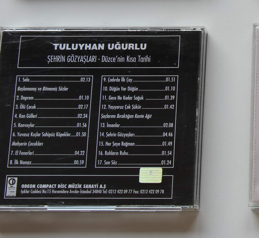 Tuluyhan Uğurlu - Şehrin Gözyaşları Arka